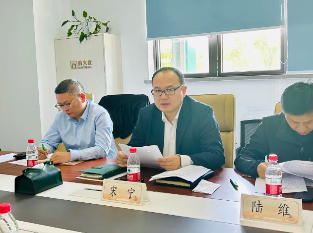 �����W(xu��)���ɽ�^(q��)ί���깤��ί�T��(hu��)2024�깤����(hu��)�h�ߡ������x����(hu��)������(d��ng)�xʽ���_��(ji��)�ܿՉ��C(j��)�e��